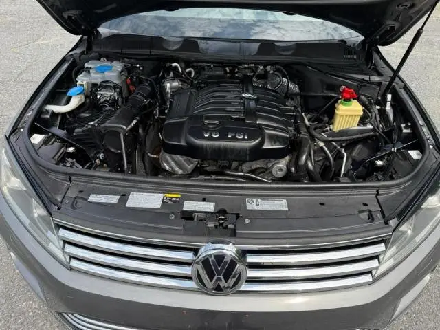 2016 VOLKSWAGEN TOUAREG SPORT  