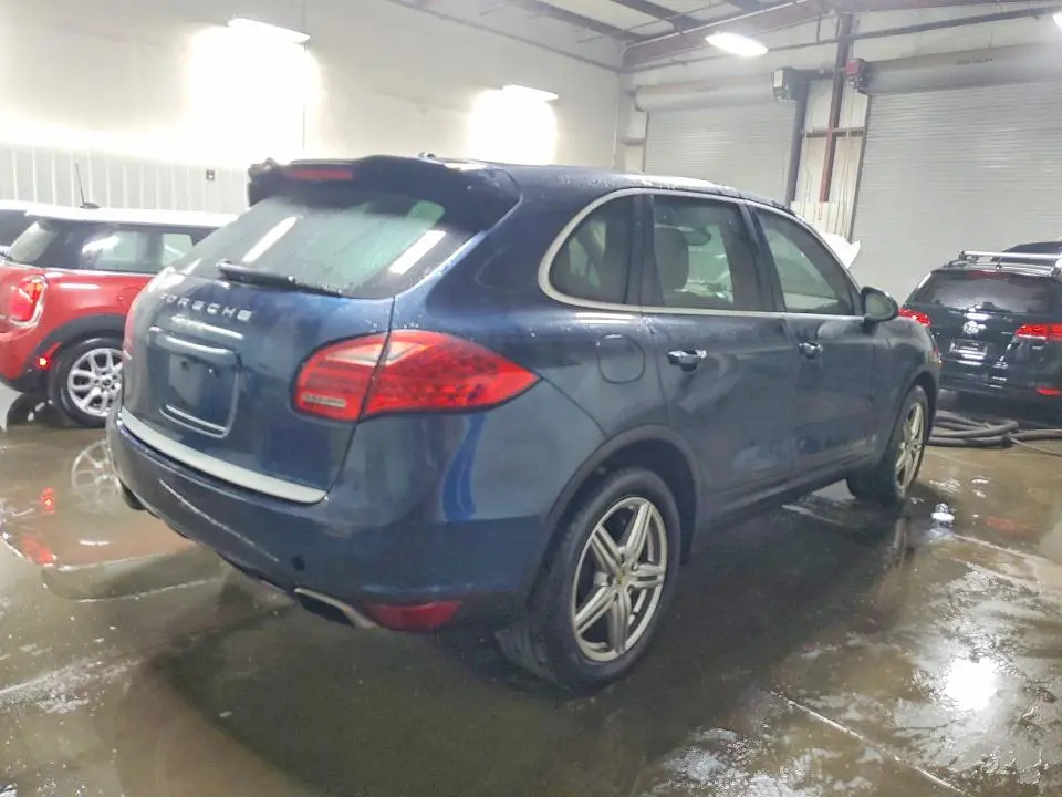 2013 PORSCHE CAYENNE   