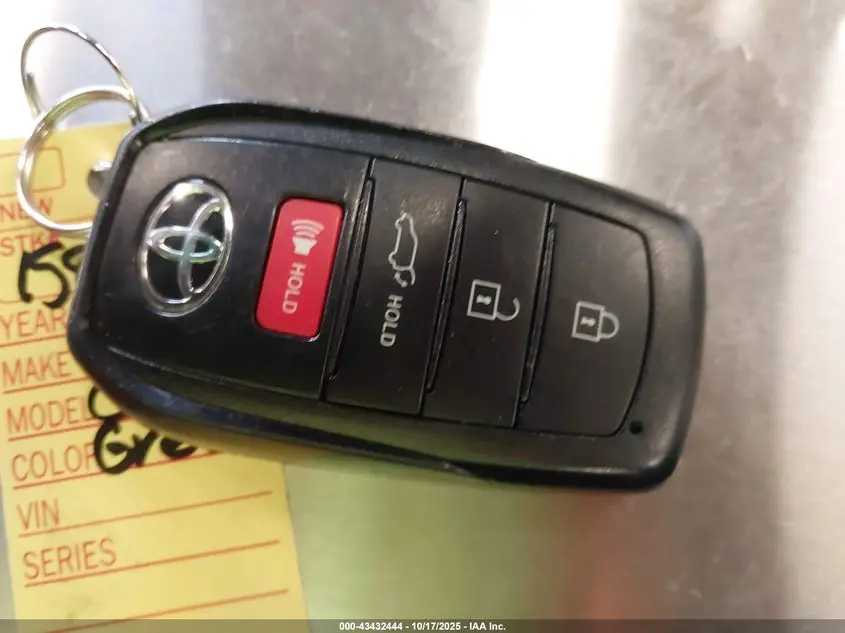 2024 TOYOTA COROLLA CROSS XLE