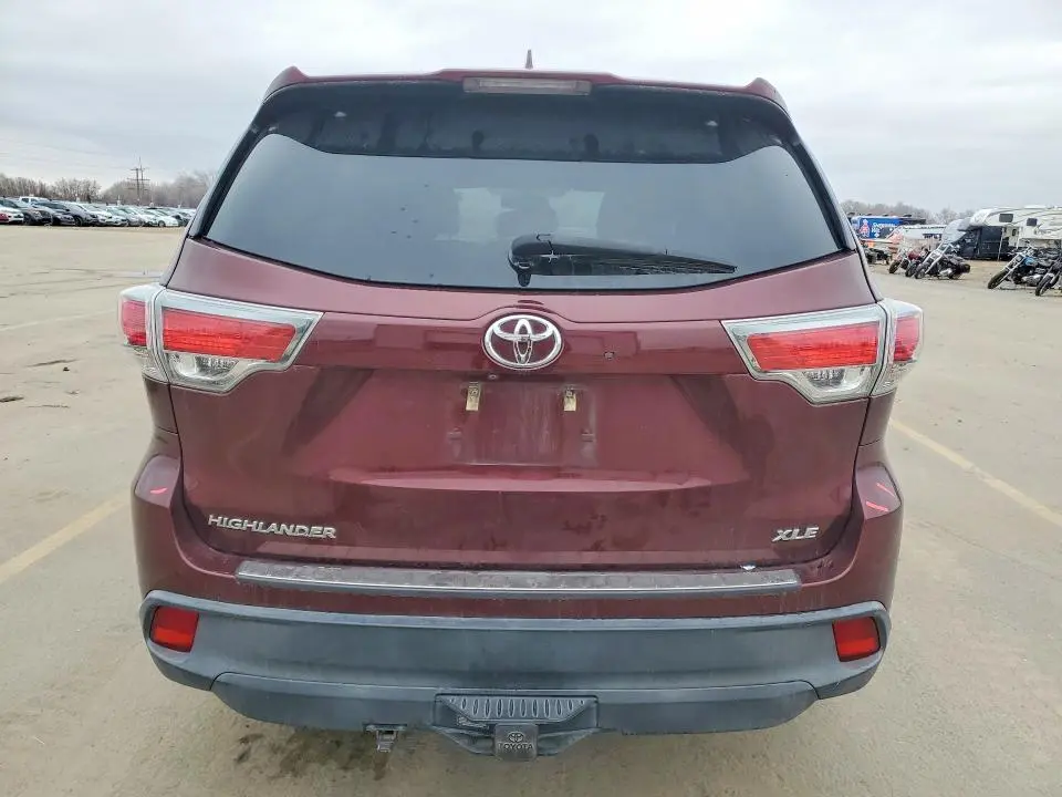 2016 TOYOTA HIGHLANDER XLE  