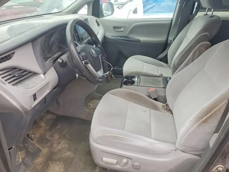 2015 TOYOTA SIENNA LE  