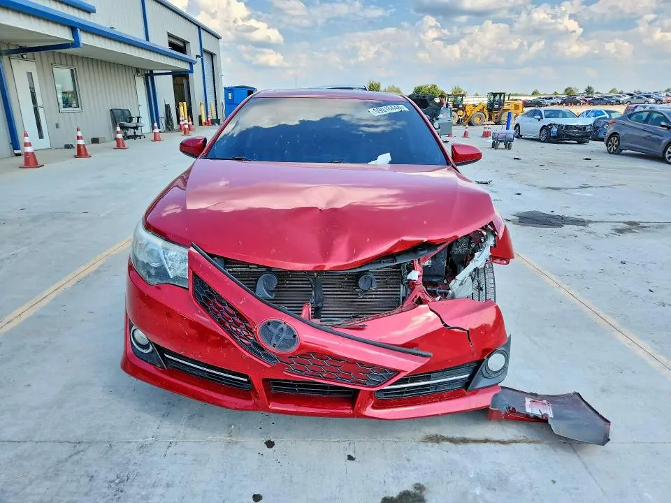 2013 TOYOTA CAMRY SE  