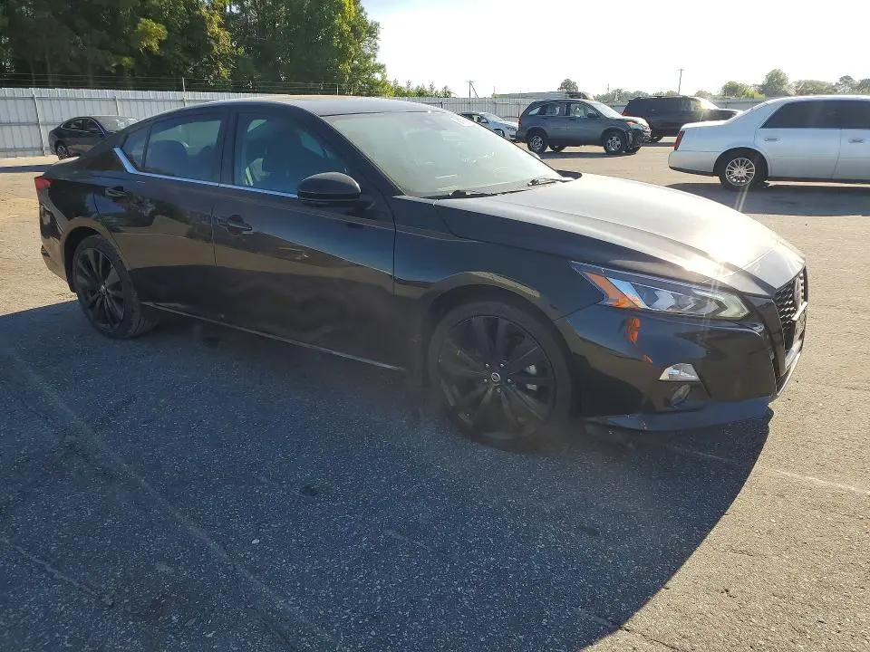2022 NISSAN ALTIMA SR  