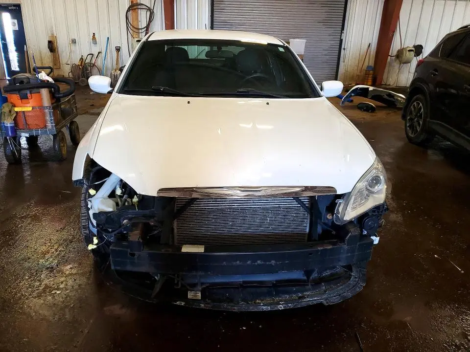 2013 CHRYSLER 200 LX  