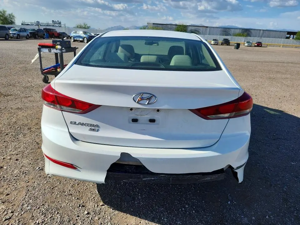 2018 HYUNDAI ELANTRA SE  