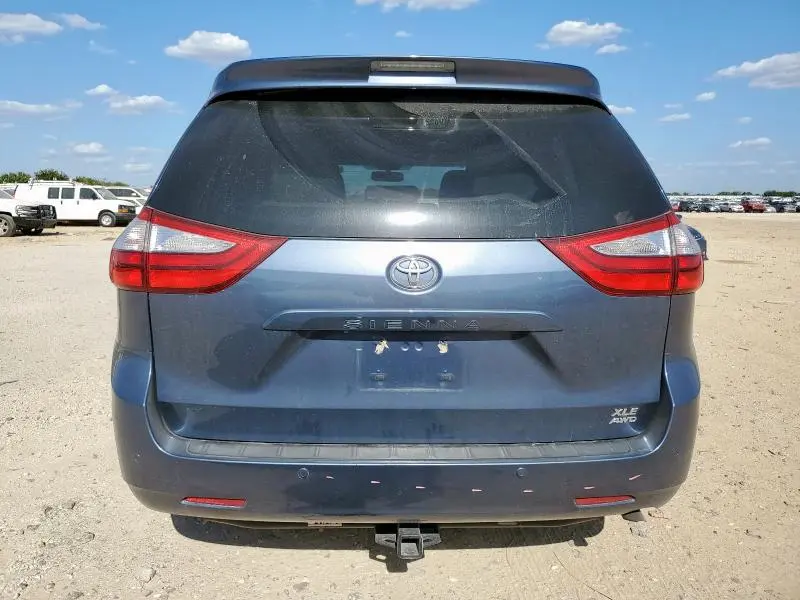 2015 TOYOTA SIENNA XLE  