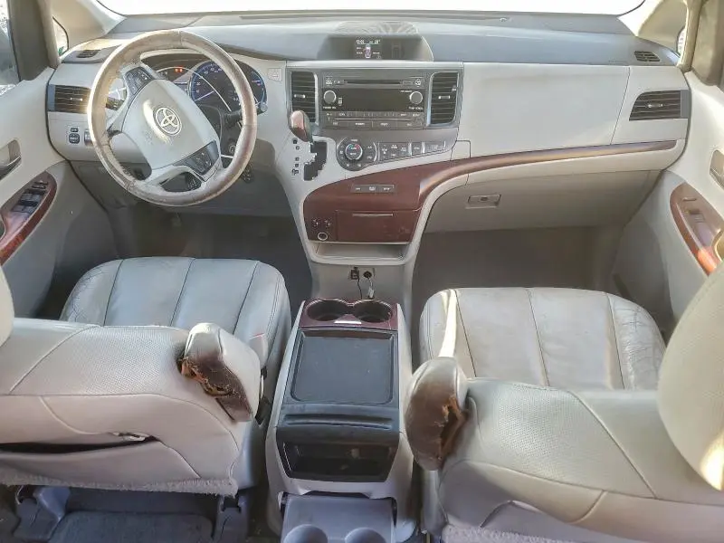 2011 TOYOTA SIENNA XLE  