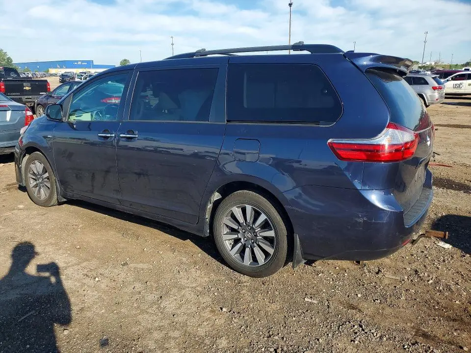 2018 TOYOTA SIENNA XLE 7-PASSENGER  