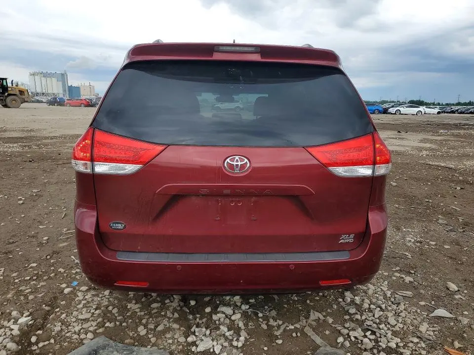 2011 TOYOTA SIENNA XLE 7-PASSENGER  