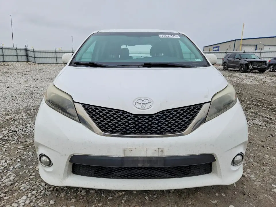 2017 TOYOTA SIENNA   