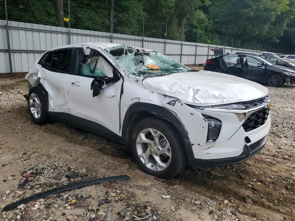 2025 CHEVROLET TRAX LS  