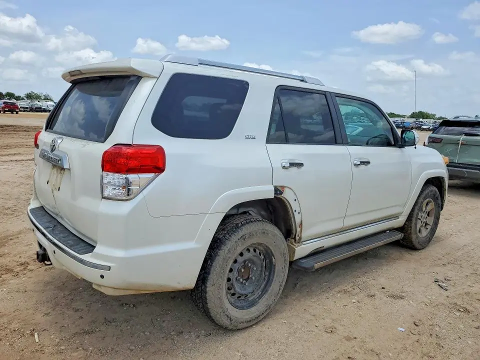 2011 TOYOTA 4RUNNER SR5  
