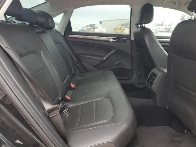 2017 VOLKSWAGEN PASSAT SE  