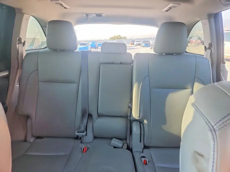 2017 TOYOTA HIGHLANDER XLE  