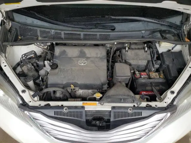 2015 TOYOTA SIENNA XLE  