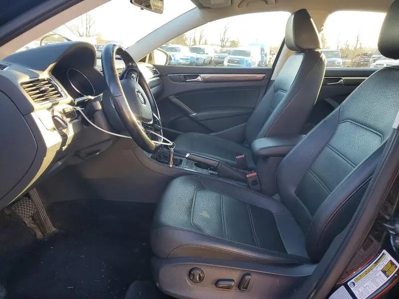 2017 VOLKSWAGEN PASSAT SE  