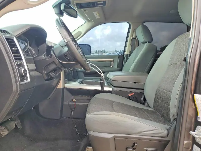 2016 RAM 1500 SLT  