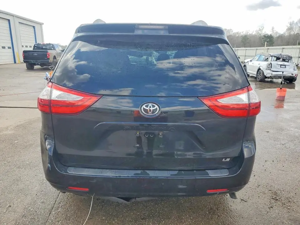 2015 TOYOTA SIENNA LE 8-PASSENGER  