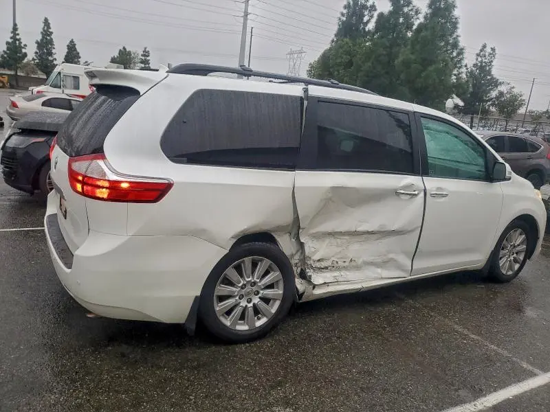 2015 TOYOTA SIENNA XLE  