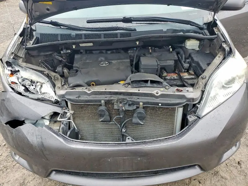 2011 TOYOTA SIENNA LE  