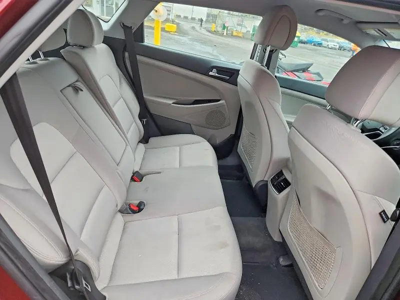 2016 HYUNDAI TUCSON SE  