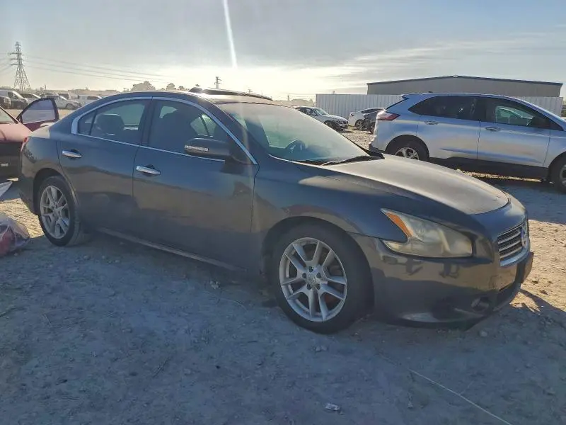 2011 NISSAN MAXIMA S  