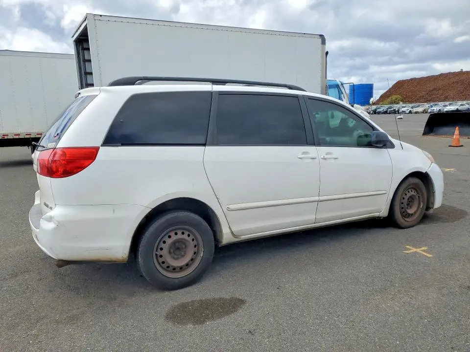 2010 TOYOTA SIENNA CE  