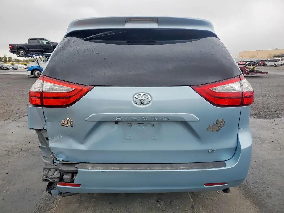 2015 TOYOTA SIENNA LE  