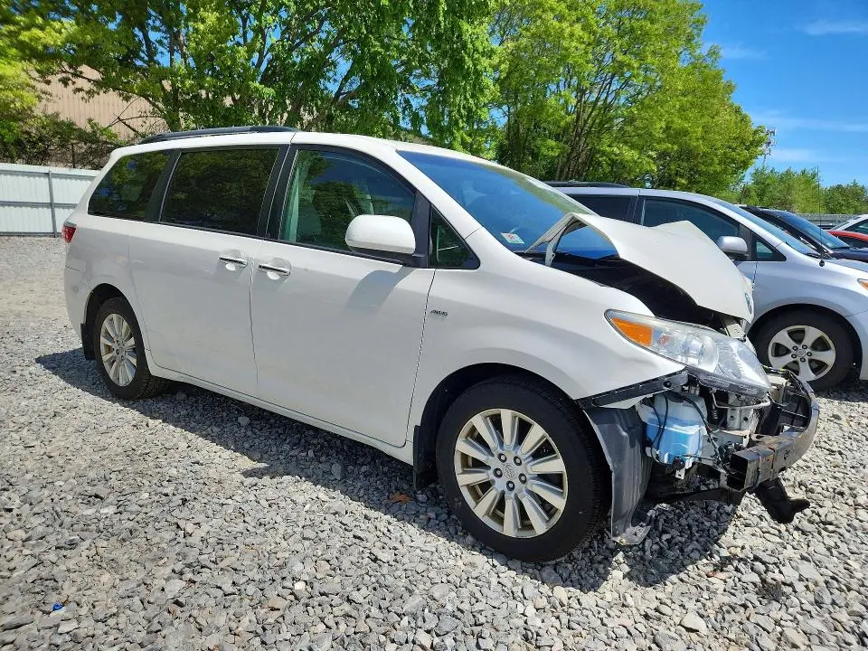 2017 TOYOTA SIENNA XLE PREMIUM 7-PASSENGER  