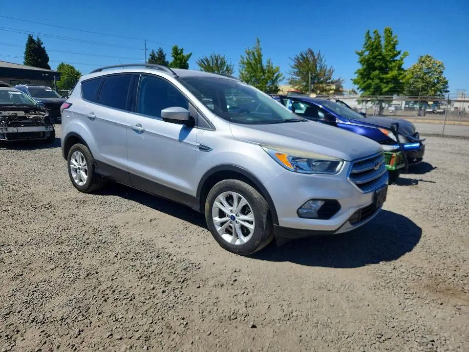 2018 FORD ESCAPE SE  