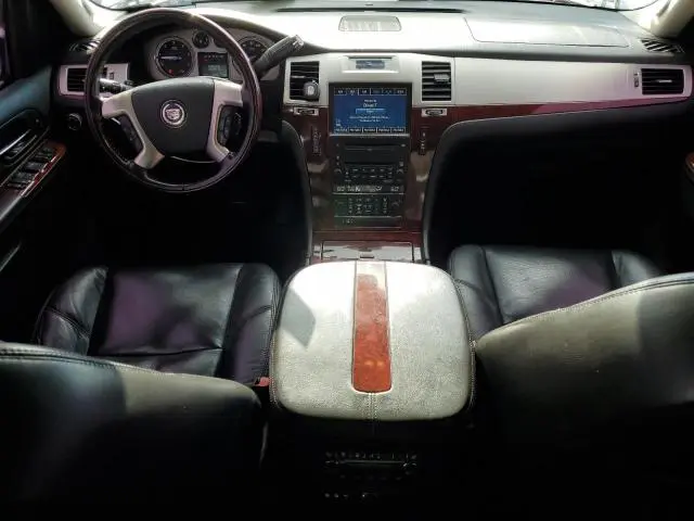2010 CADILLAC ESCALADE LUXURY  