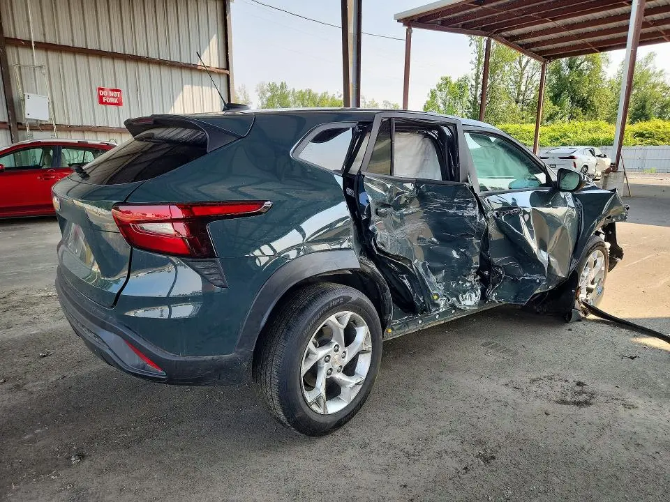 2025 CHEVROLET TRAX LS  