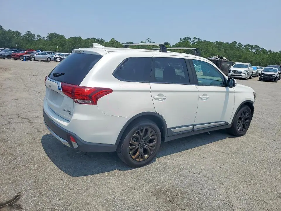 2017 MITSUBISHI OUTLANDER SE  
