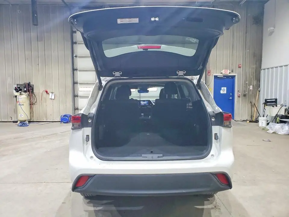 2021 TOYOTA HIGHLANDER XLE  