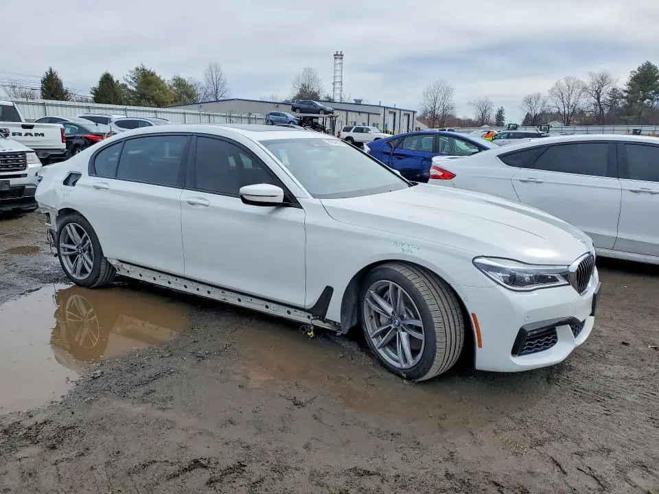 2017 BMW 750 XI  
