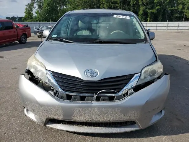 2014 TOYOTA SIENNA LE  