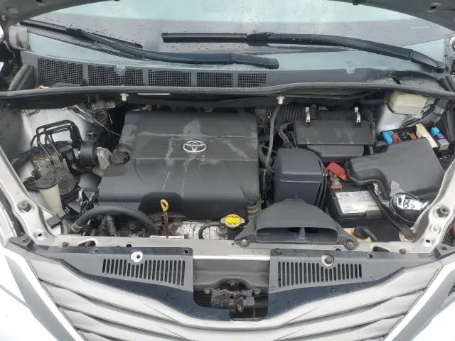 2013 TOYOTA SIENNA XLE  