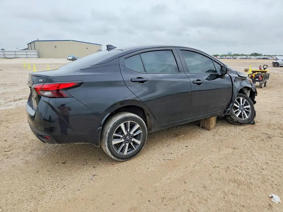 2021 NISSAN VERSA SV  