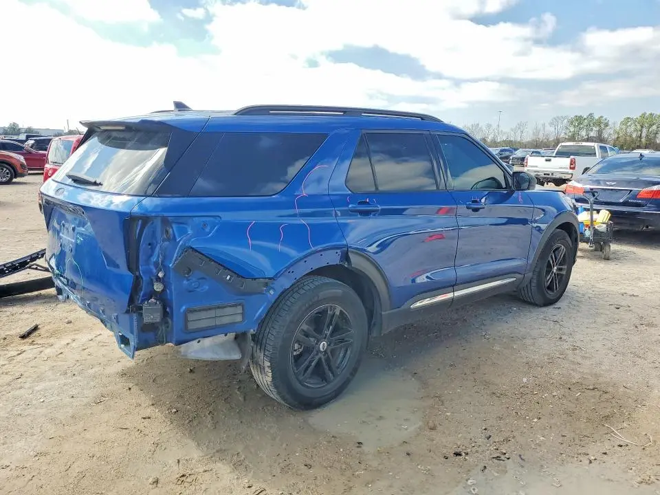 2022 FORD EXPLORER XLT  