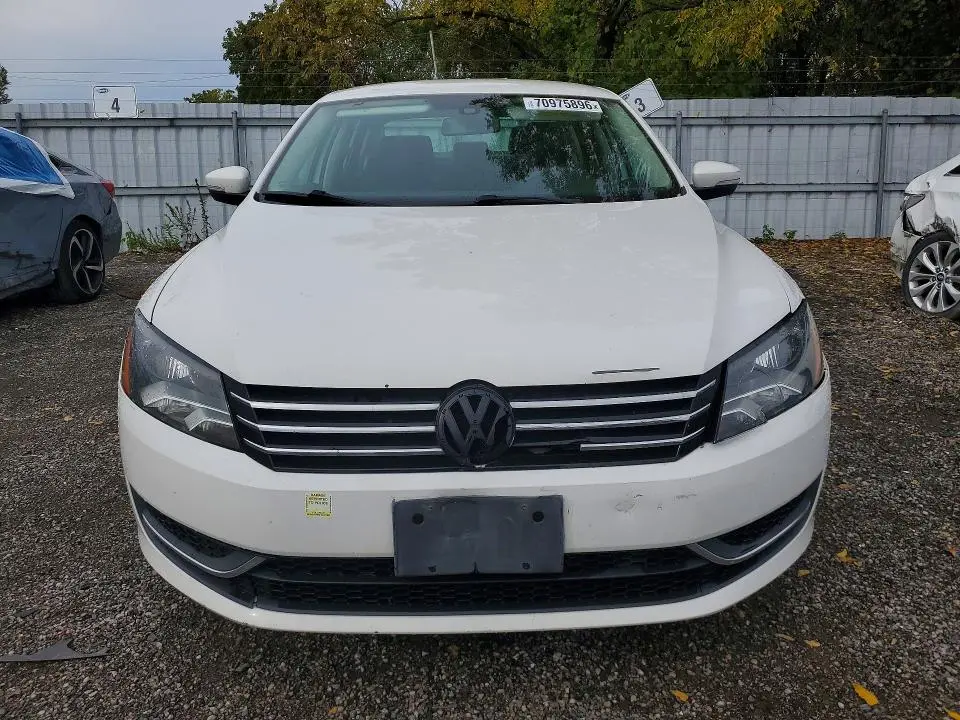 2013 VOLKSWAGEN PASSAT S  