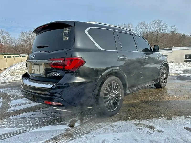 2023 INFINITI QX80 LUXE  