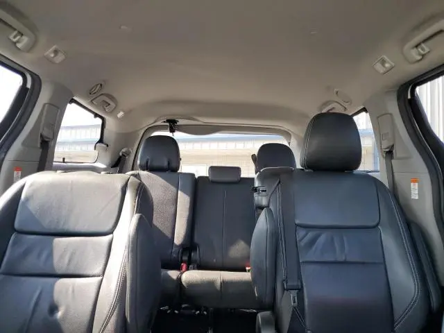 2016 TOYOTA SIENNA SE  