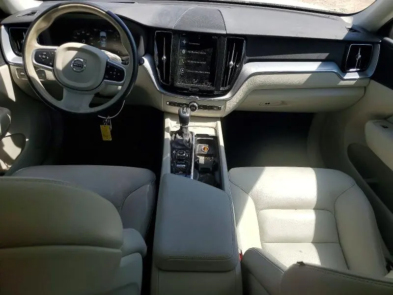 2018 VOLVO XC60 T5 MOMENTUM  