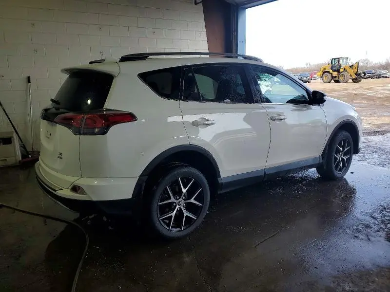2017 TOYOTA RAV4 SE  