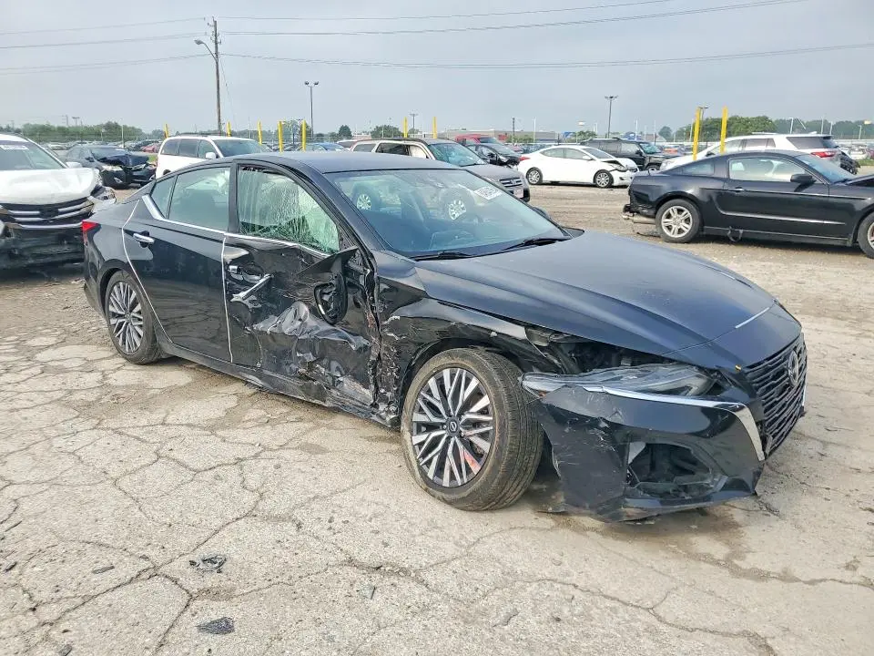 2023 NISSAN ALTIMA SV  