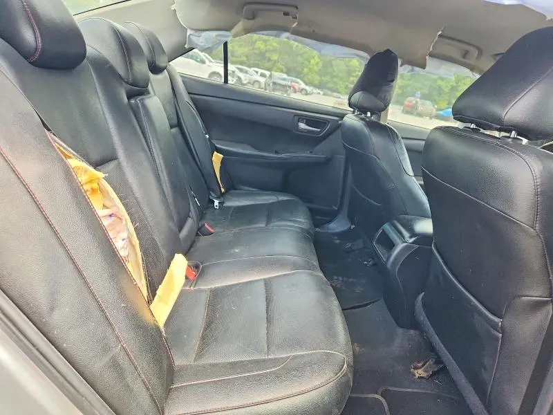 2016 TOYOTA CAMRY SE  