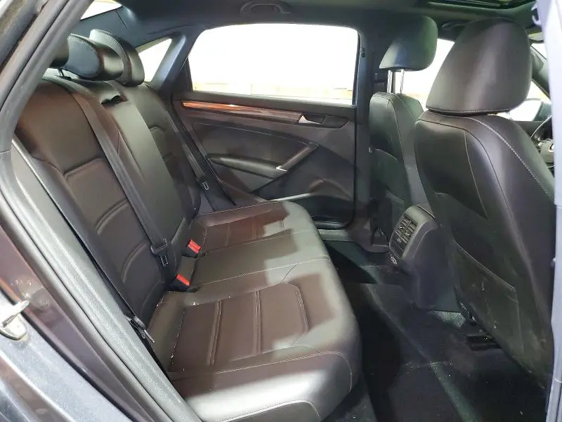 2021 VOLKSWAGEN PASSAT   