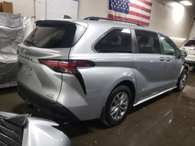 2021 TOYOTA SIENNA XLE