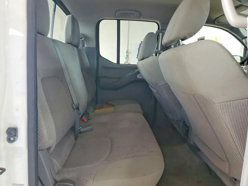 2015 NISSAN FRONTIER SV  