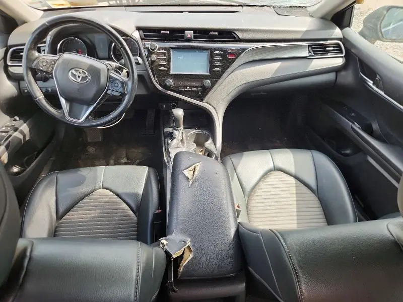2019 TOYOTA CAMRY SE  